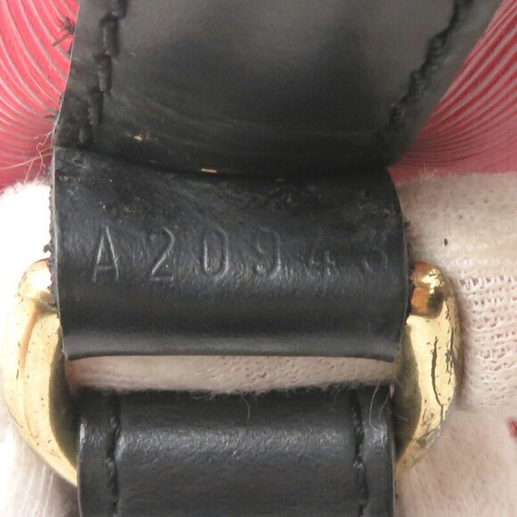 LOUIS VUITTON Red Shoulder Bag - Picture 8 of 10